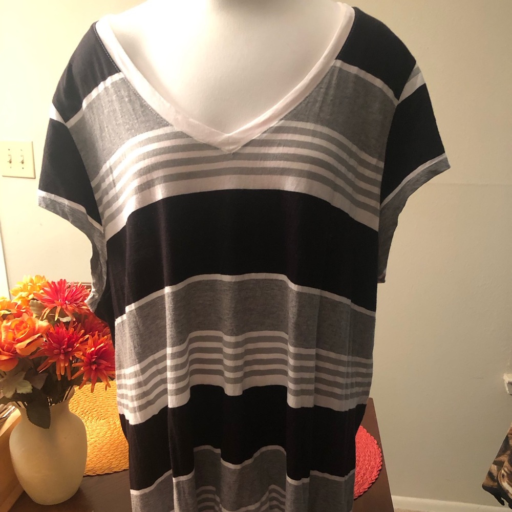 Cute Plus size short sleeve Vneck Top